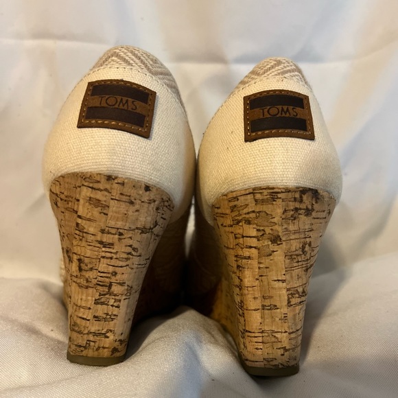 Toms Peep Toe Cork Wedges- Size 9.5 - Picture 6 of 7